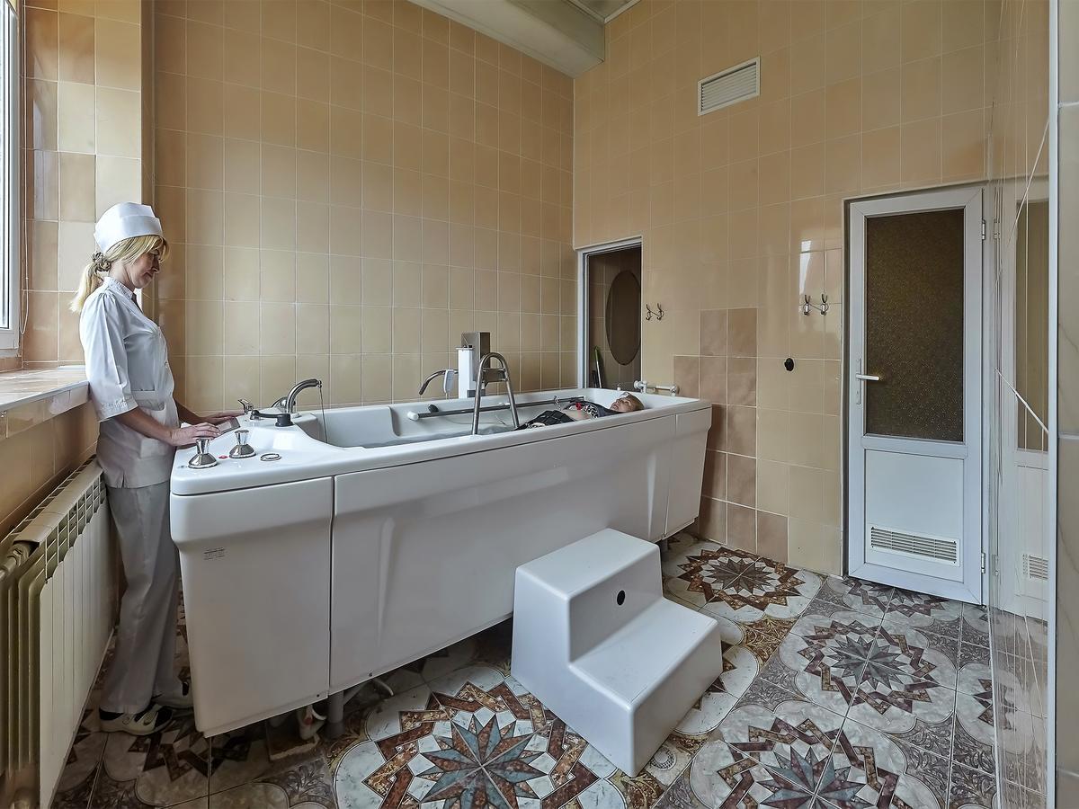 Отель Sanatorium Elite Dnipro Трускавец Экстерьер фото